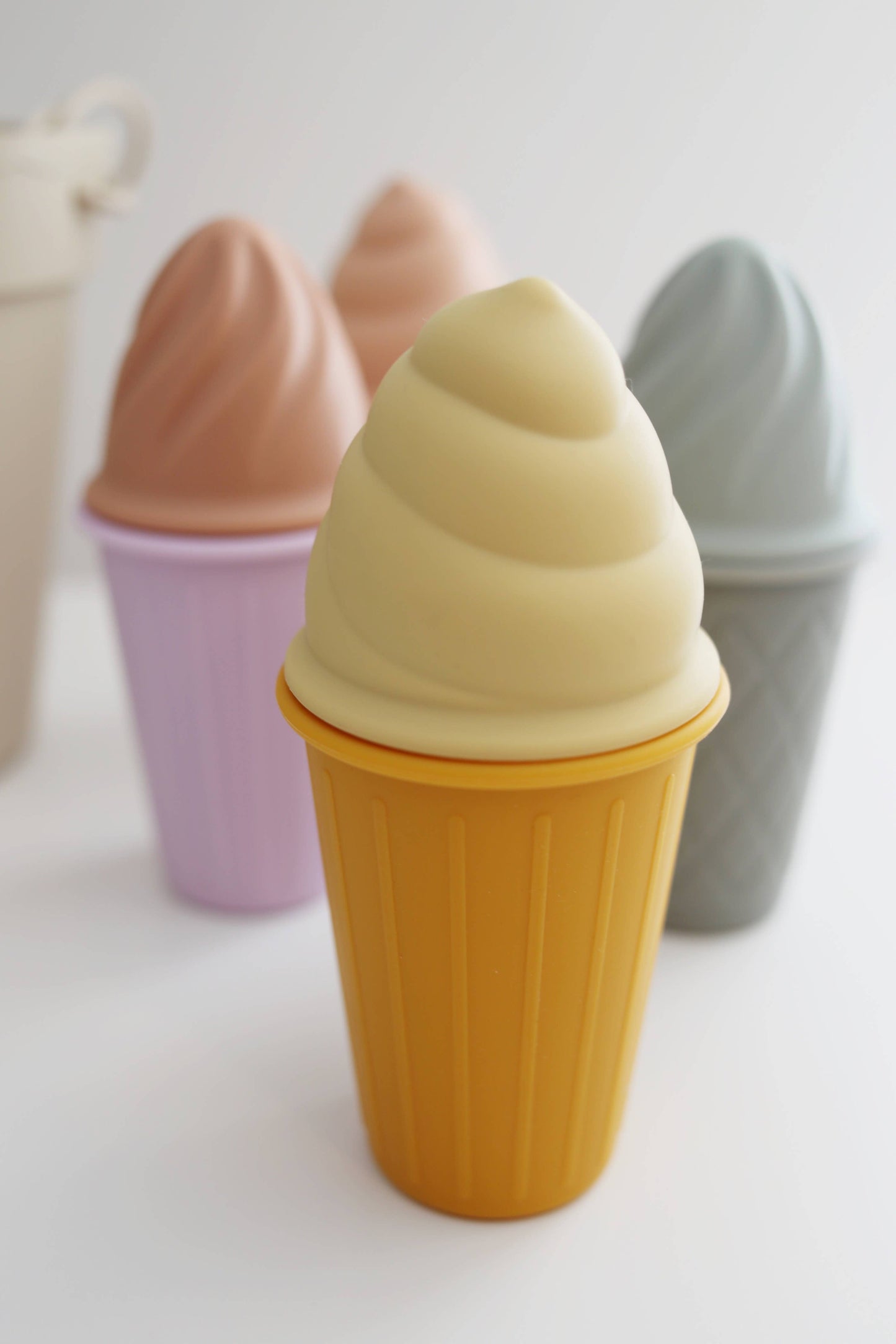 Marlowe & Co - Classic Retro Silicone Ice Cream Beach Set
