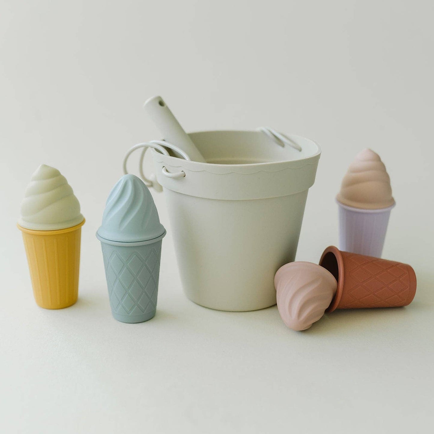 Marlowe & Co - Classic Retro Silicone Ice Cream Beach Set