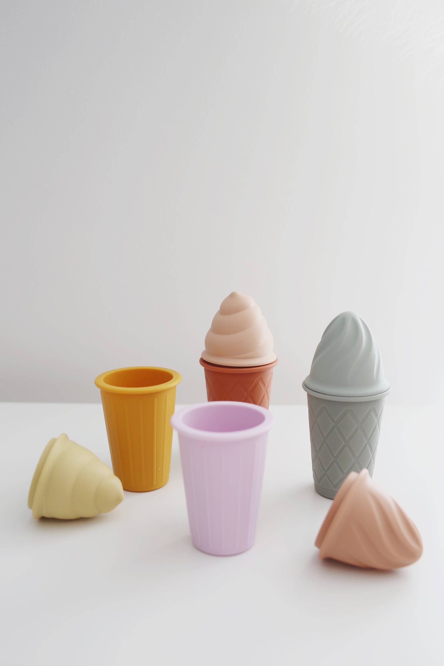 Marlowe & Co - Classic Retro Silicone Ice Cream Beach Set