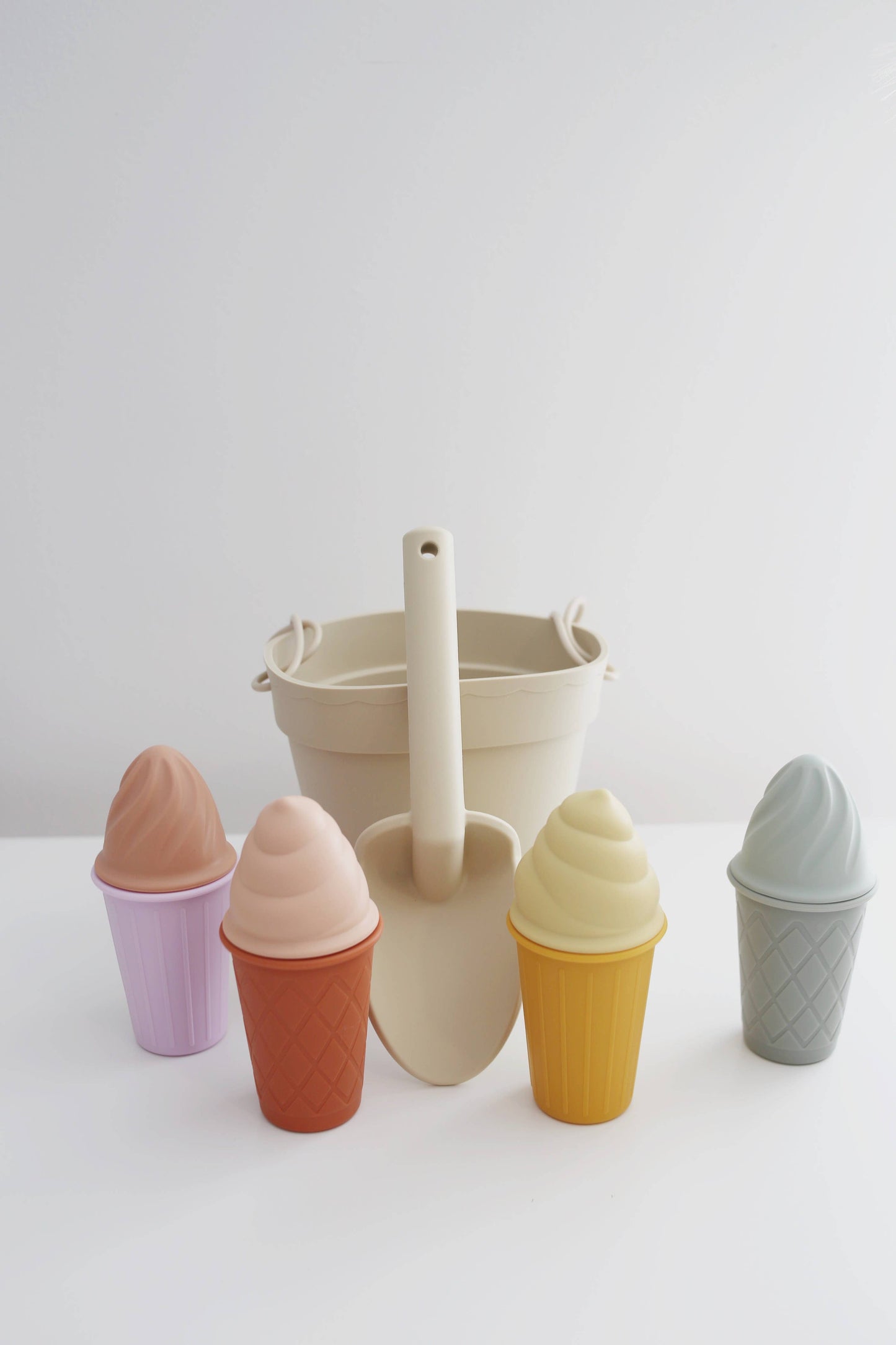 Marlowe & Co - Classic Retro Silicone Ice Cream Beach Set