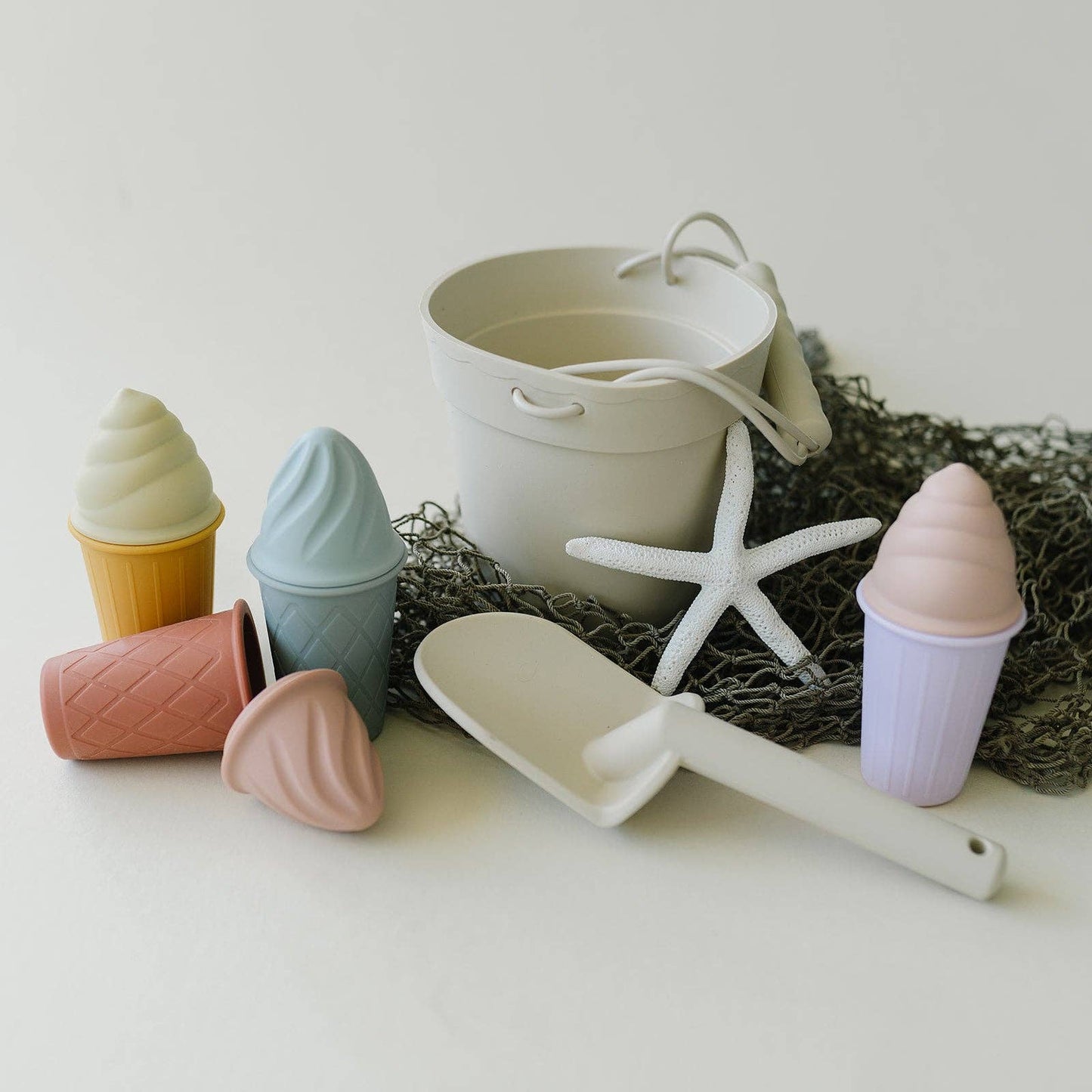 Marlowe & Co - Classic Retro Silicone Ice Cream Beach Set