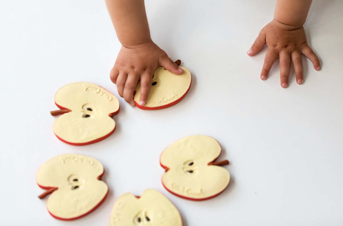 Oli & Carol - Pepita the Apple