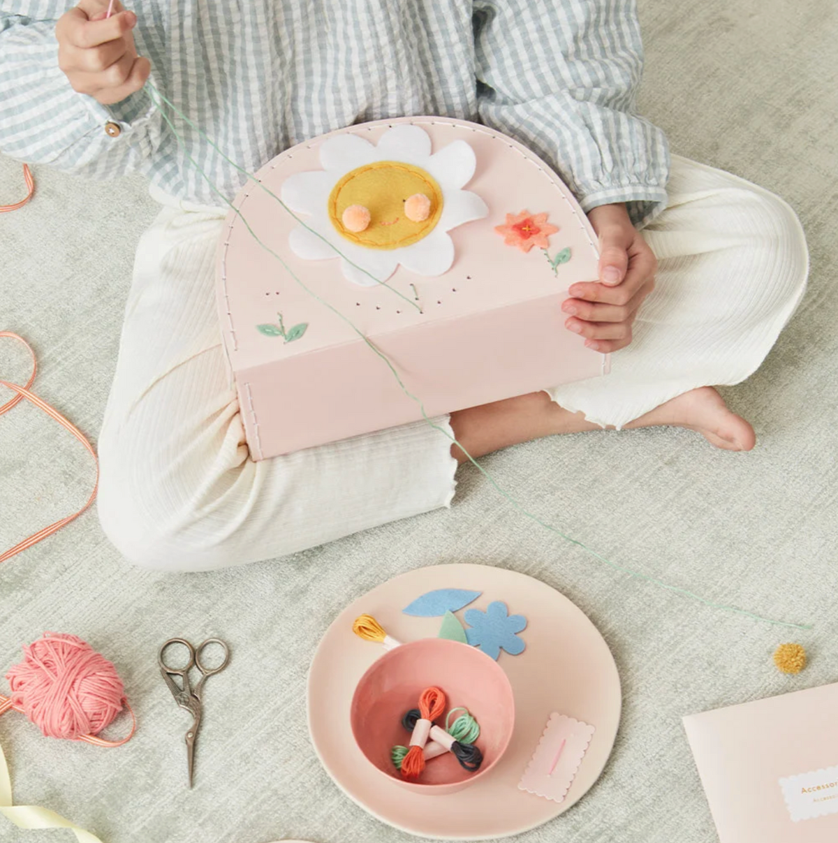 Meri Meri Flower Embroidery Suitcase Kit